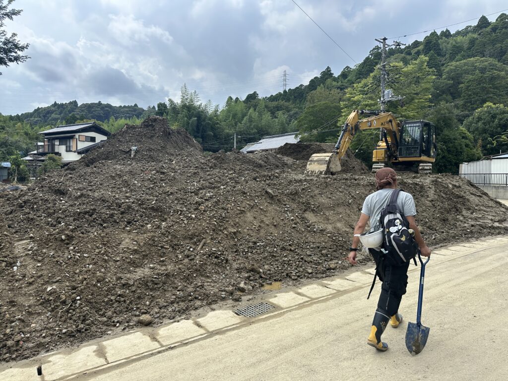 住宅地から撤去された大量の土砂